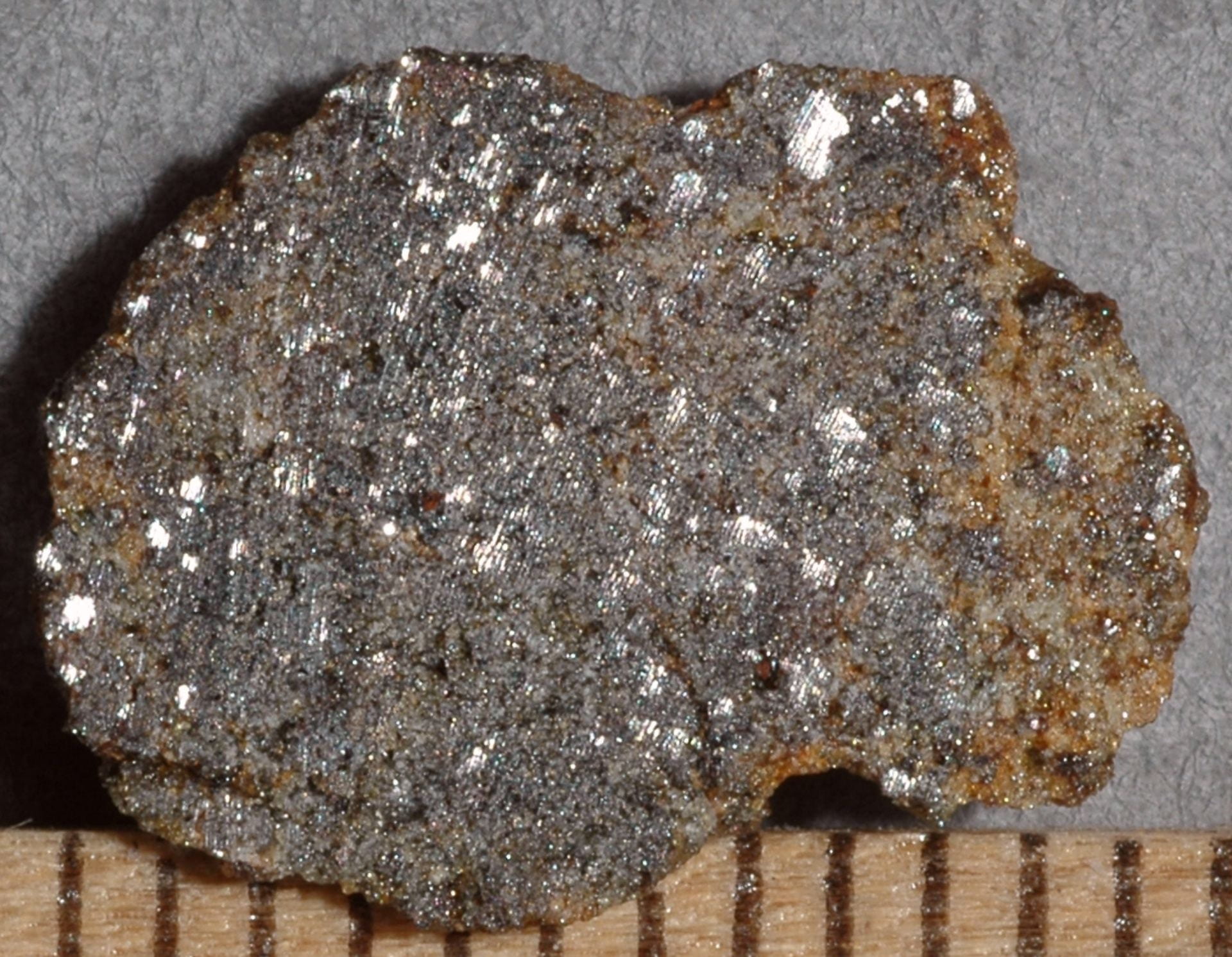 Do meteorites have gold in them?